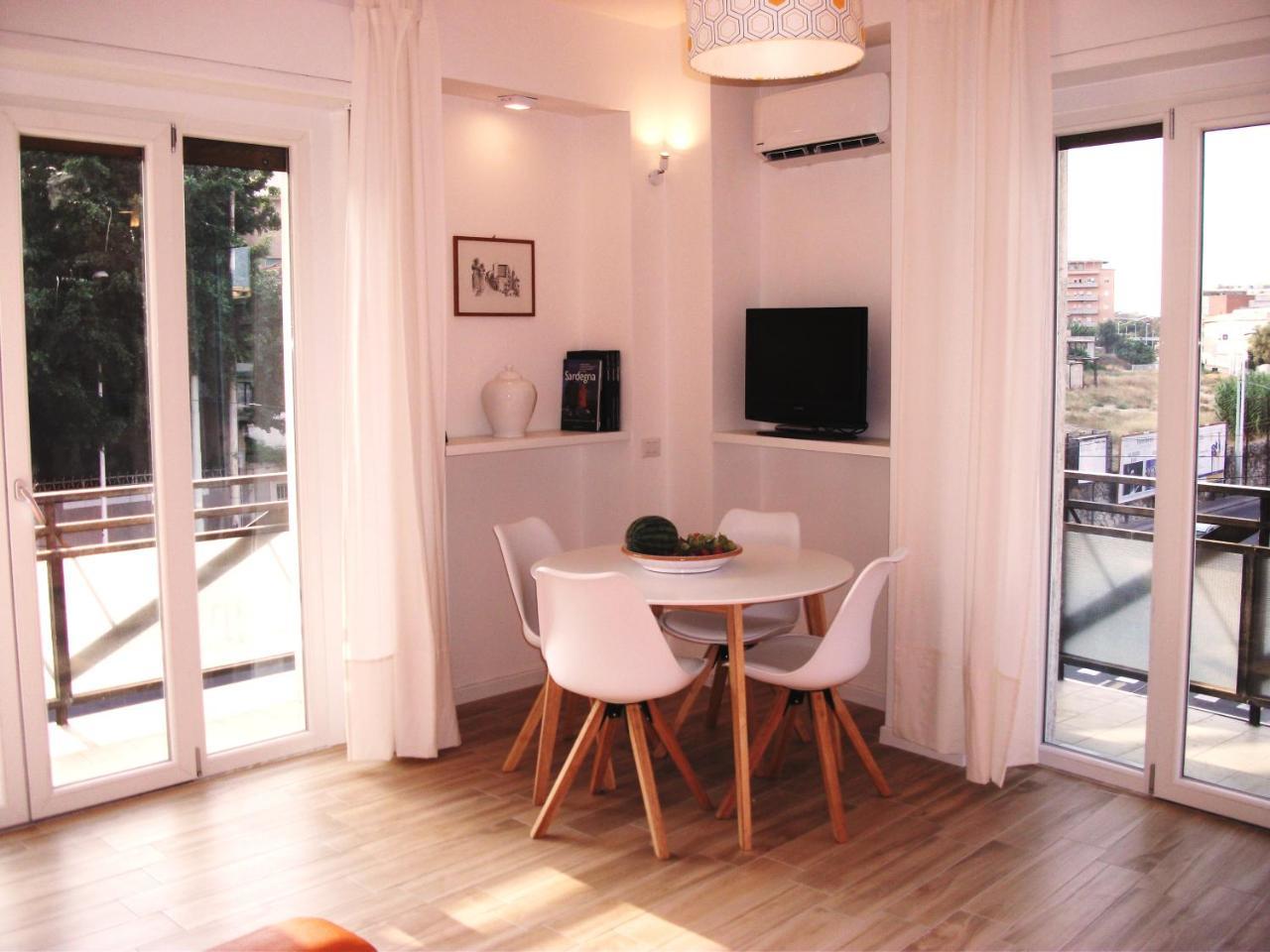 Bright Apartment Cagliari Buitenkant foto