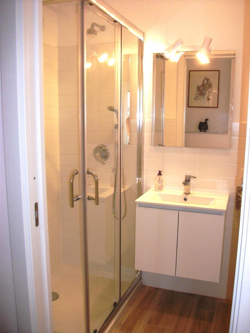 Bright Apartment Cagliari Buitenkant foto